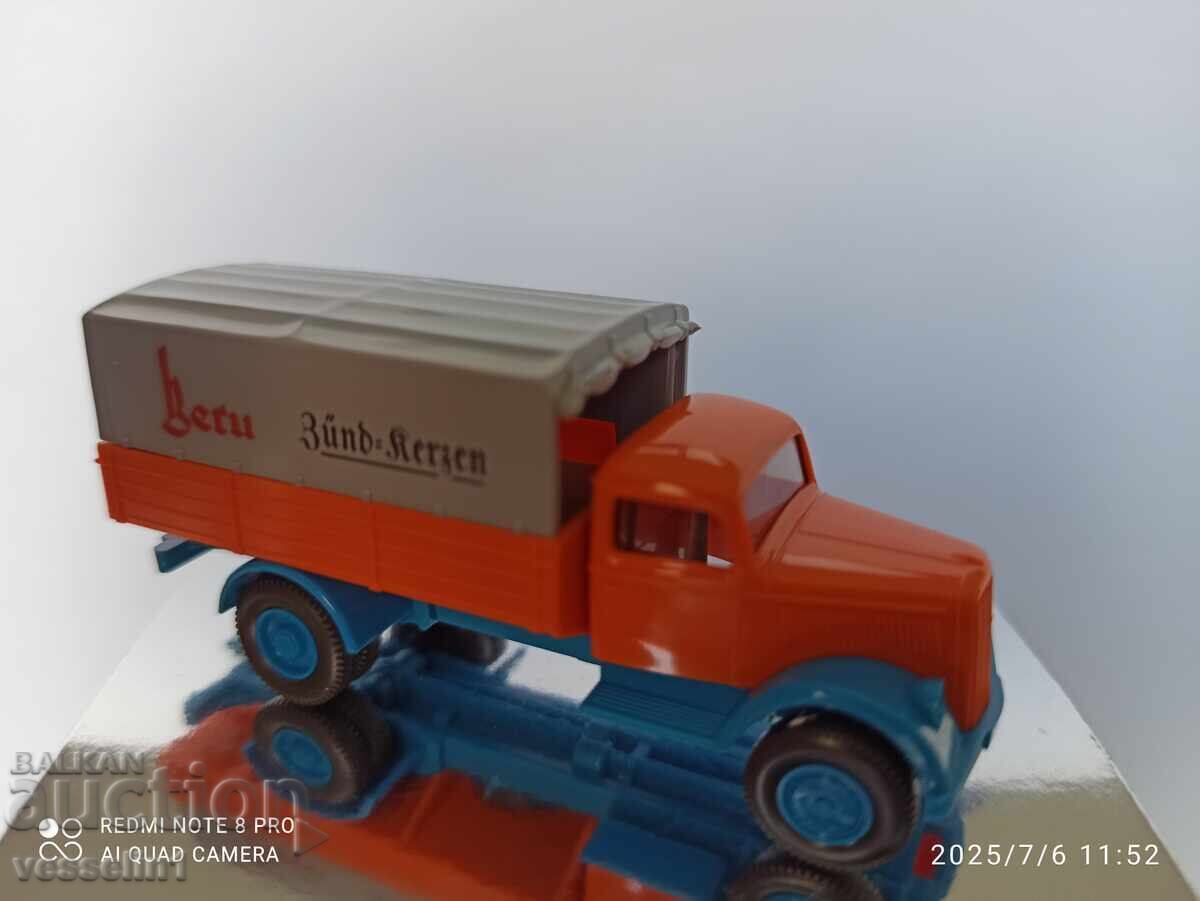 Auction  Opel truck HO 1/87 Wiking model for diorama