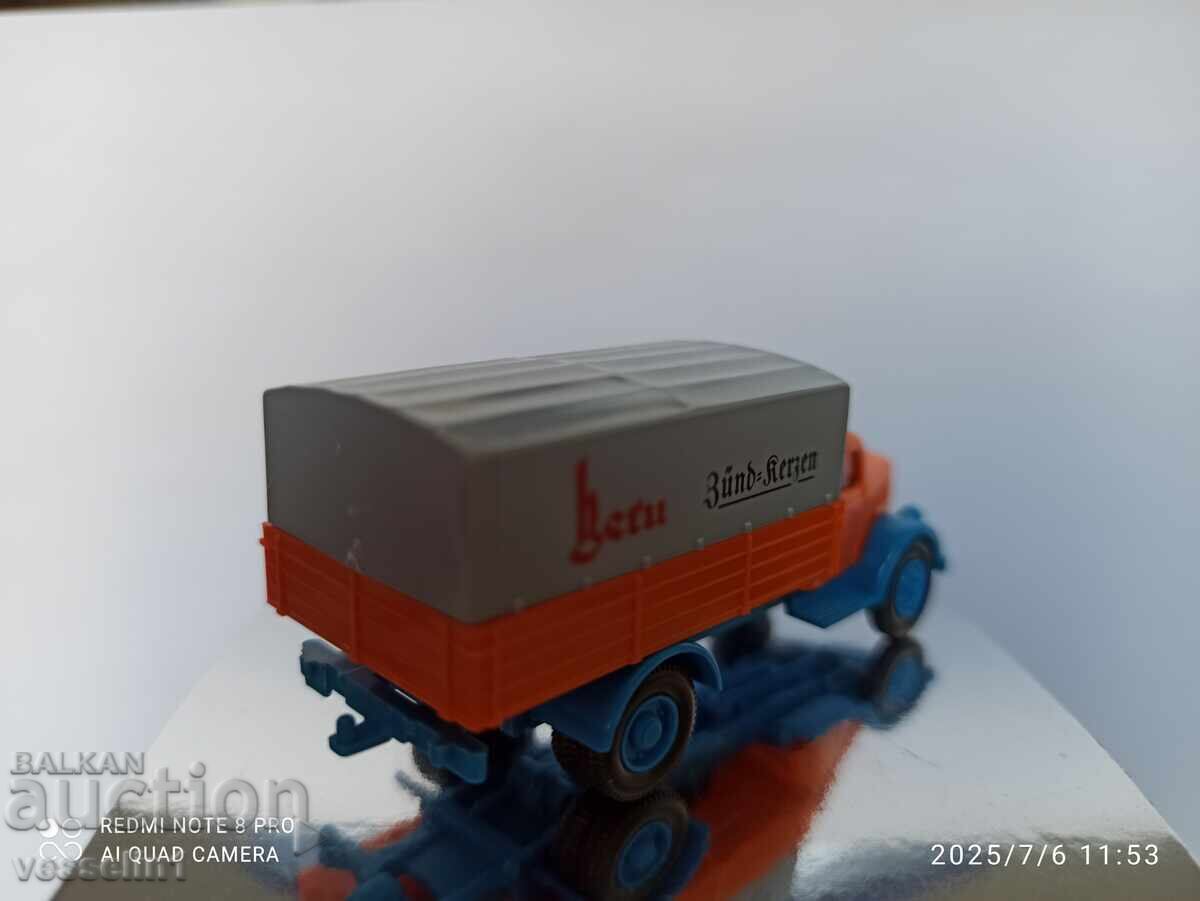 Delivery of Opel truck HO 1/87 Wiking model for diorama