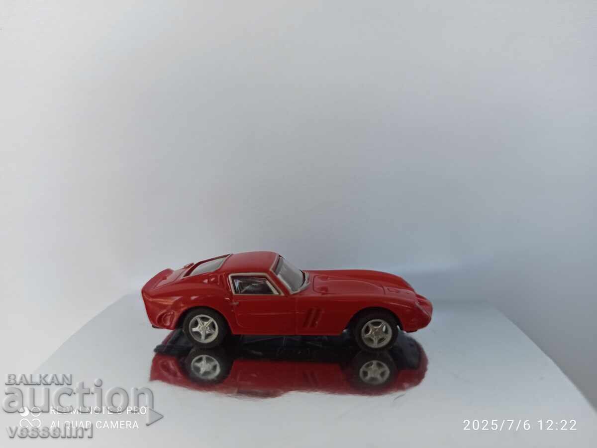 Veche mașinuță Ferrari 250 gto mărime HO 1/87 pat-mor cu preț 12.00 BGN | € 6.14