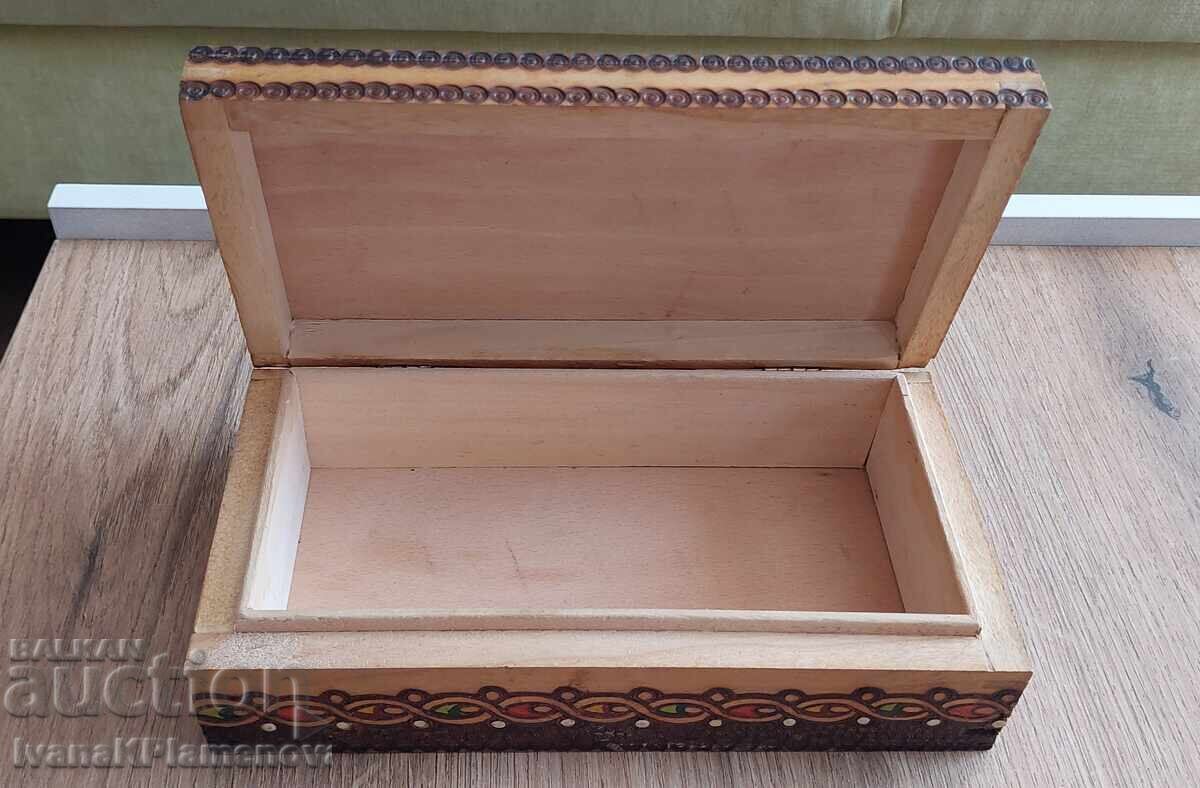 Аукцион Кутия дървена пирографирана ретро за ценители