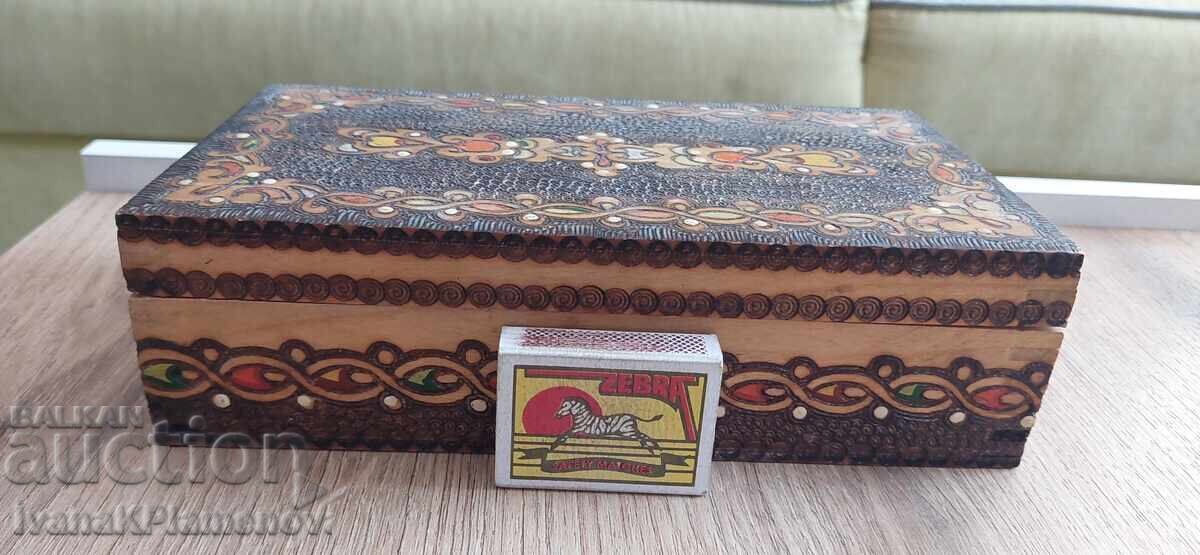 Кутия дървена пирографирана ретро за ценители - 6
