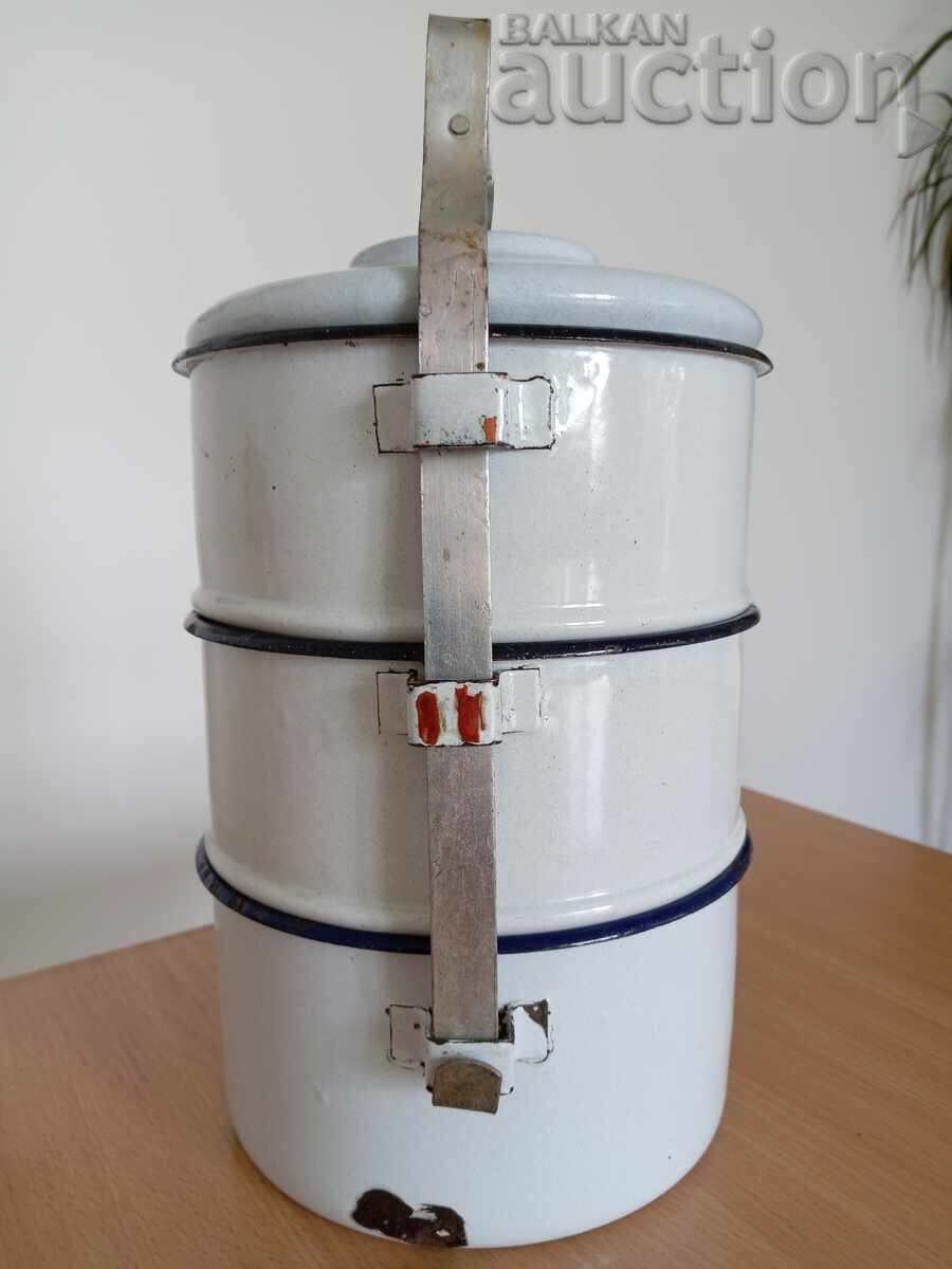 Delivery of Enamel food containers sefertas vintage 70s