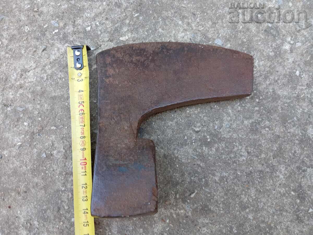 Μεγάλη παλιά χειροποίητη σφυρήλατη τσεκούρι με τιμή 41.00 BGN | € 20.96