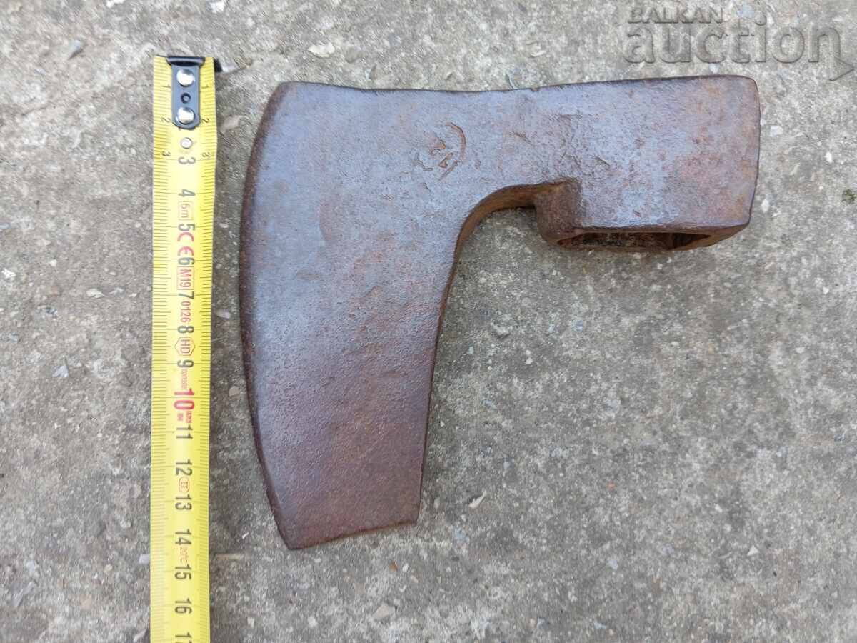 Μεγάλη παλιά χειροποίητη σφυρήλατη τσεκούρι