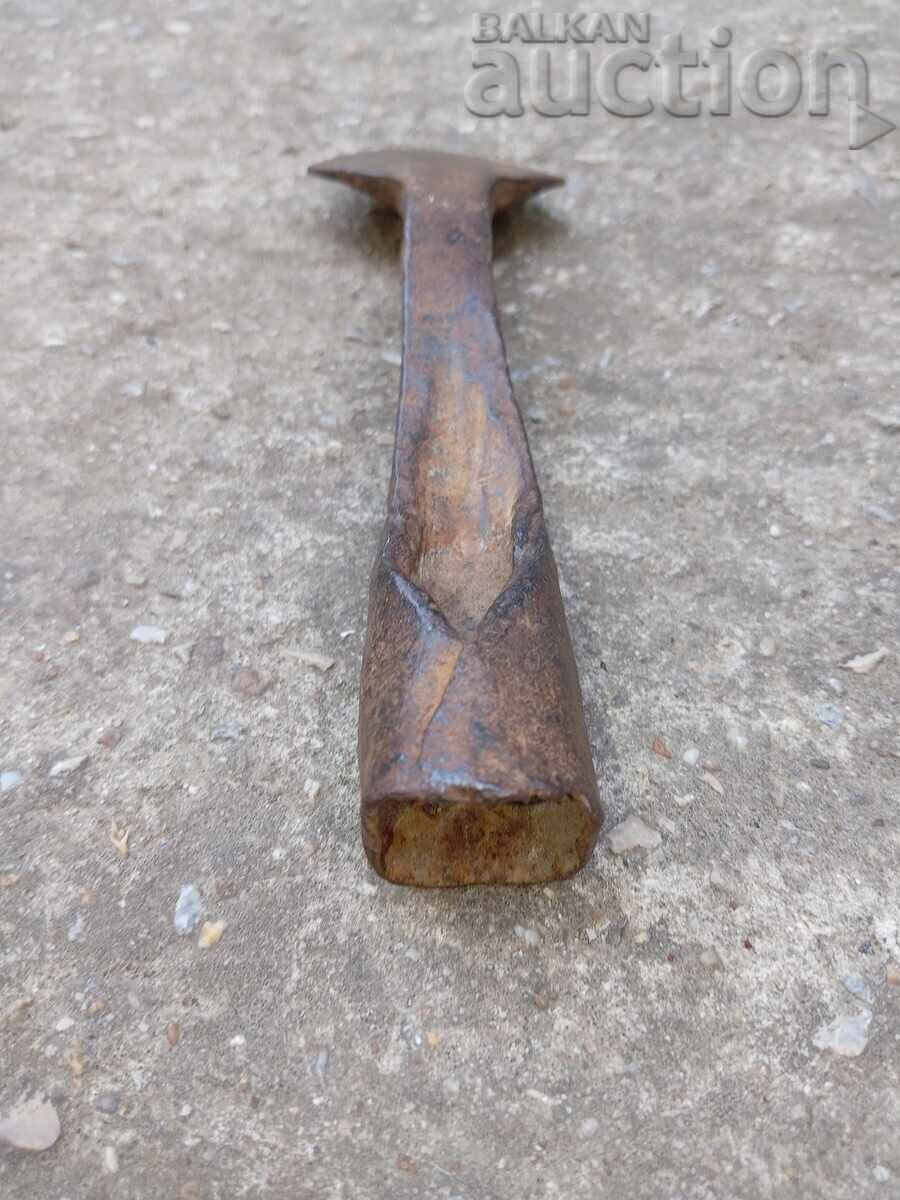 Доставка на старинен кован биволски волски остен