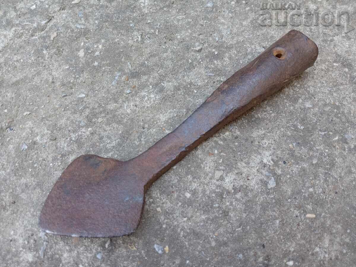 старинен кован биволски волски остен