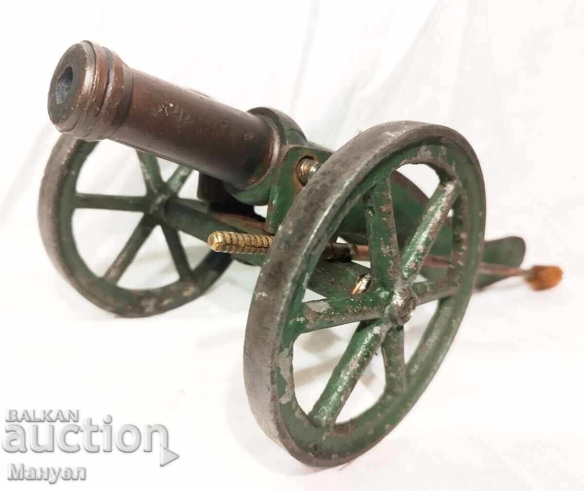 Vechi model de tun funcțional - Războaiele Napoleoniene cu preț 420.00 BGN | € 214.74 Vechi model de tun funcțional - Războaiele Napoleoniene cu preț 420.00 BGN | € 214.74