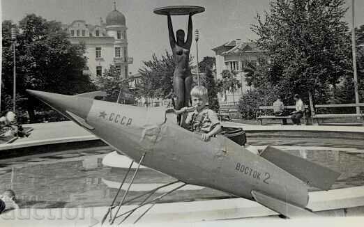 RAKETA URSS VOSTOK 2 TOY SOC FOTO NRB BULGARIA RAKETA URSS VOSTOK 2 TOY SOC FOTO NRB BULGARIA