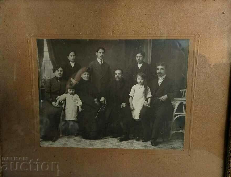 .ΠΑΛΙΑ ΟΙΚΟΓΕΝΕΙΑΚΗ ΚΟΡΝΙΖΑ ΦΩΤΟΓΡΑΦΙΩΝ με τιμή 15.00 BGN | € 7.67