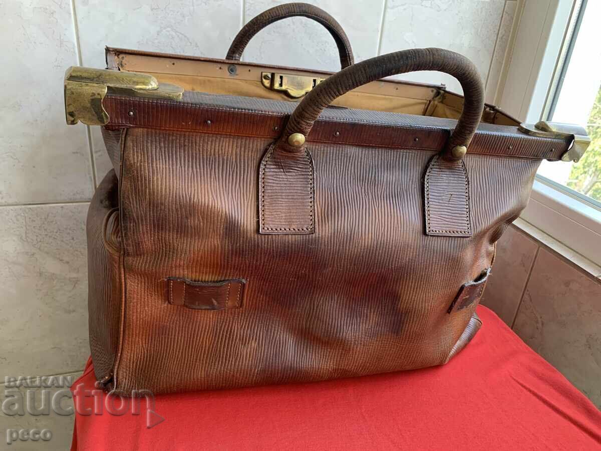 Δημοπρασία Παλιά δερμάτινη ιατρική τσάντα του συνταγματάρχη δρ. Βλαντιμίρ Ρουμένωφ