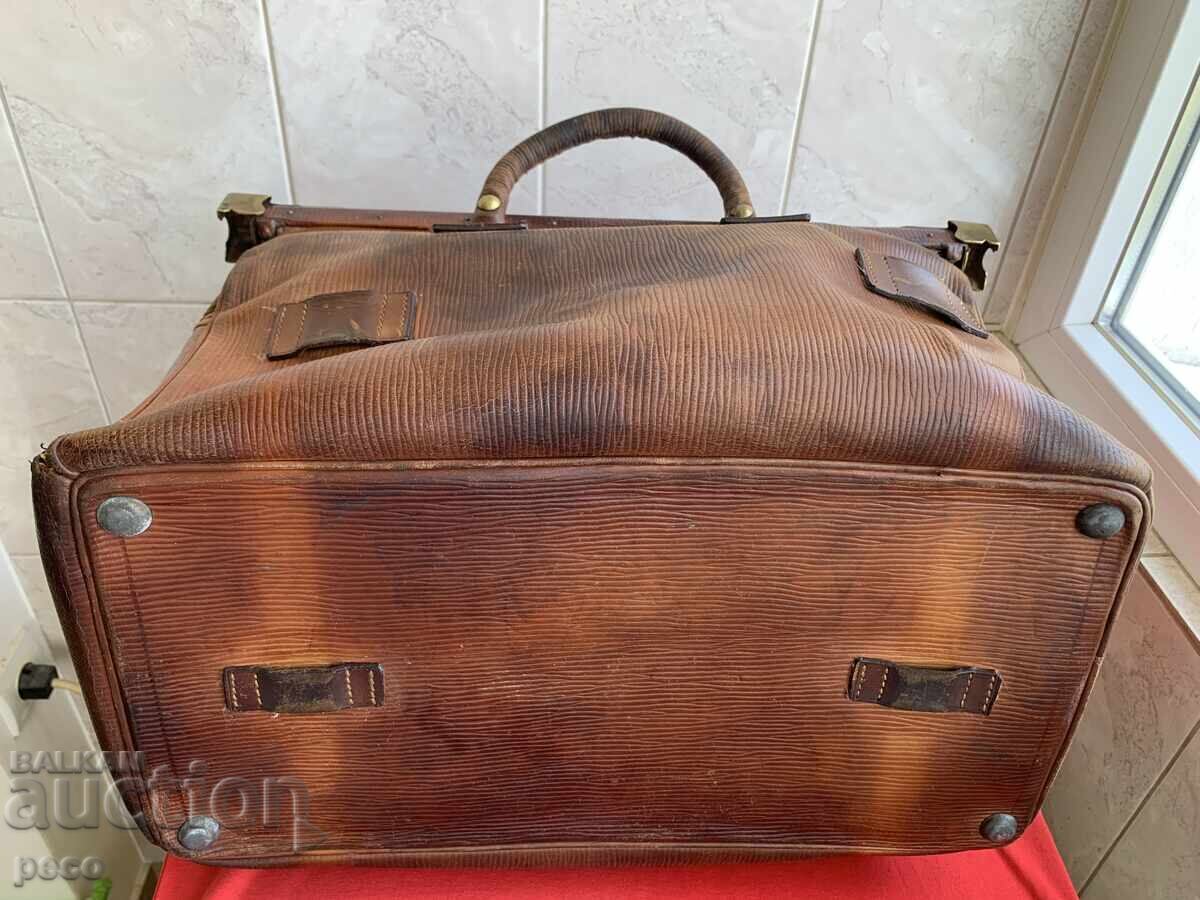 Παράδοση Παλιά δερμάτινη ιατρική τσάντα του συνταγματάρχη δρ. Βλαντιμίρ Ρουμένωφ