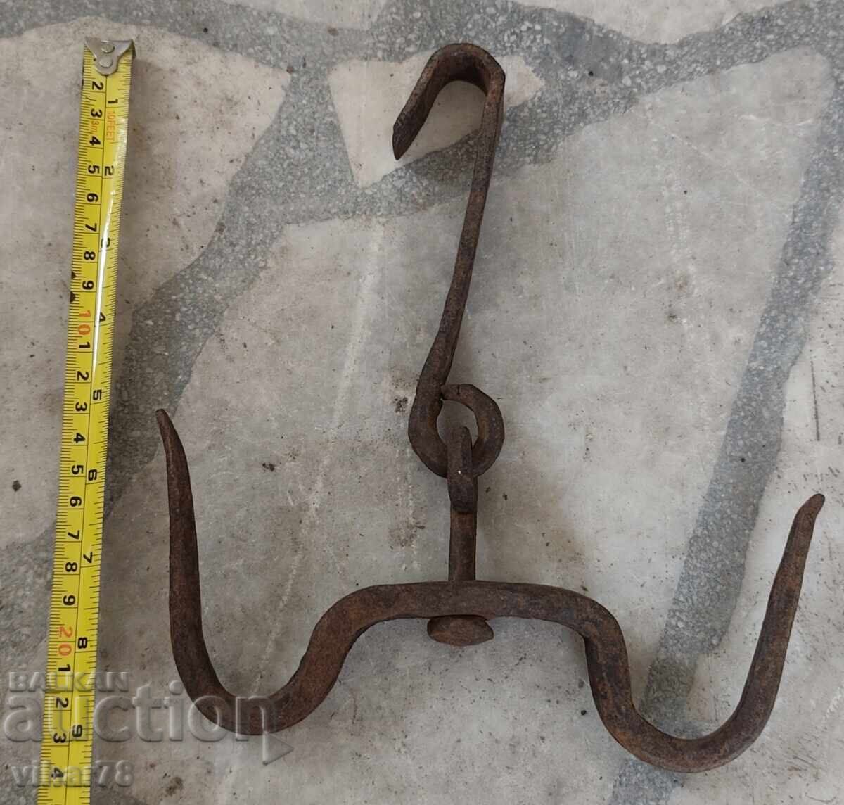 Αγκίστρι με γάντζο με τιμή 35.99 BGN | € 18.40 Αγκίστρι με γάντζο με τιμή 35.99 BGN | € 18.40