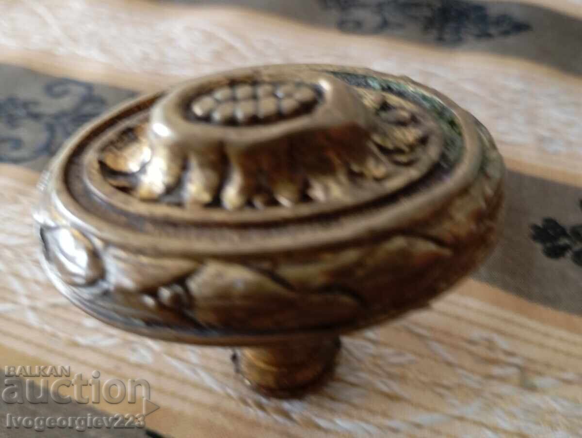 Mâner de fereastră Ampir cu preț 40.00 BGN | € 20.45 Mâner de fereastră Ampir cu preț 40.00 BGN | € 20.45