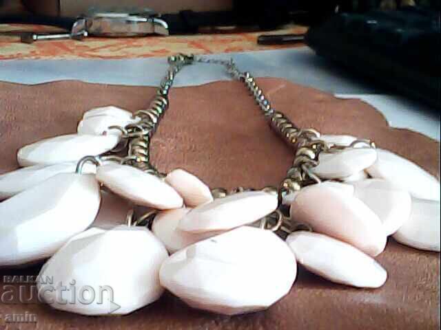 όμορφο κολιέ κοστουμιών με τιμή 20.00 BGN | € 10.23 όμορφο κολιέ κοστουμιών με τιμή 20.00 BGN | € 10.23