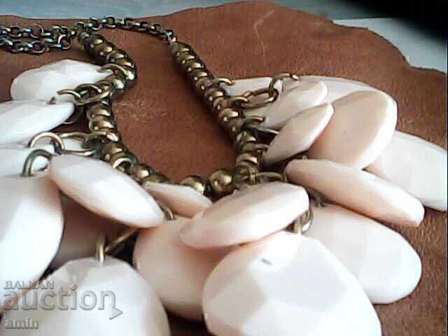 Аукцион красиво  колие за носия