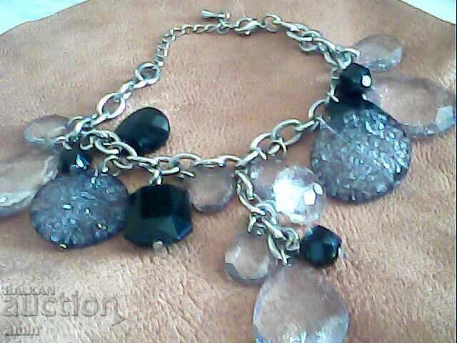 Δημοπρασία Παρτίδα από όμορφα γκρίβνια είναι ένα δερμάτινο κομποσκοίνι