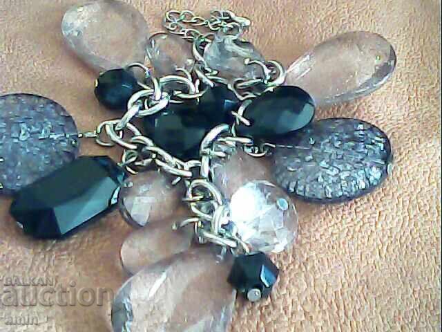 Παρτίδα από όμορφα γκρίβνια είναι ένα δερμάτινο κομποσκοίνι - 5