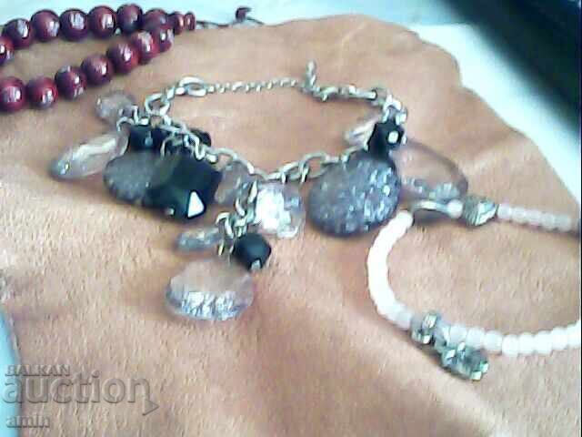 Παρτίδα από όμορφα γκρίβνια είναι ένα δερμάτινο κομποσκοίνι