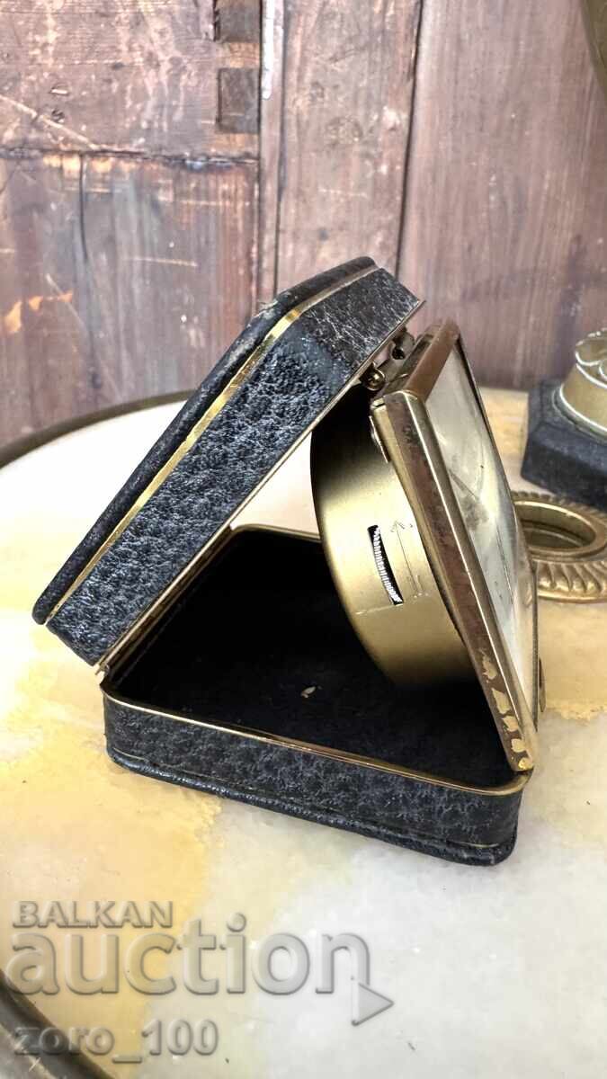 Ταξιδιωτικό ξυπνητήρι, σε πολύ καλή κατάσταση! Λειτουργεί! με τιμή 49.00 BGN | € 25.05 Ταξιδιωτικό ξυπνητήρι, σε πολύ καλή κατάσταση! Λειτουργεί! με τιμή 49.00 BGN | € 25.05