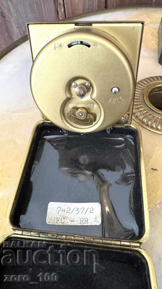 Δημοπρασία Ταξιδιωτικό ξυπνητήρι, σε πολύ καλή κατάσταση! Λειτουργεί! Δημοπρασία Ταξιδιωτικό ξυπνητήρι, σε πολύ καλή κατάσταση! Λειτουργεί!