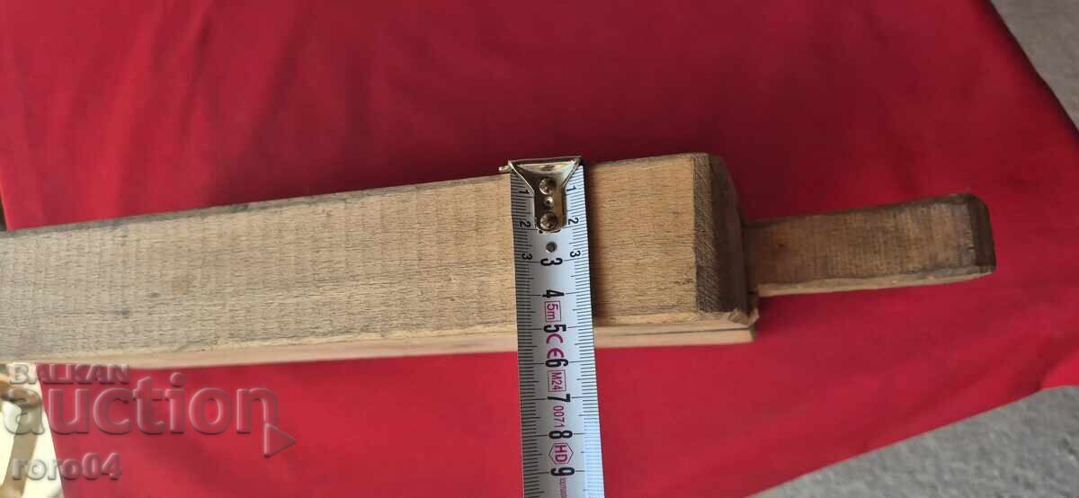 PLANKĂ DE TOCAT PENTRU COTLETE / STEAK-URI - 5 PLANKĂ DE TOCAT PENTRU COTLETE / STEAK-URI - 5