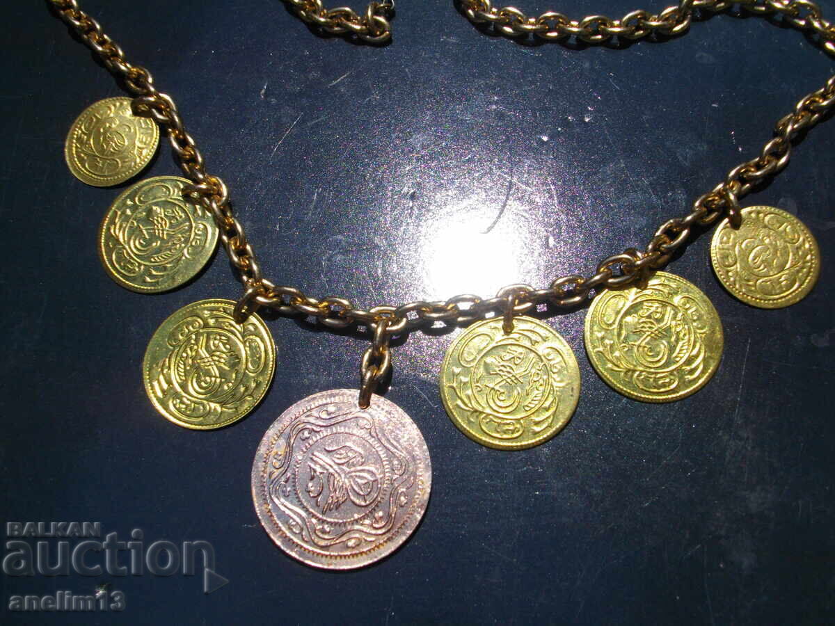 Livrarea Snur CU PENDARI PURTĂ BIJUTERII