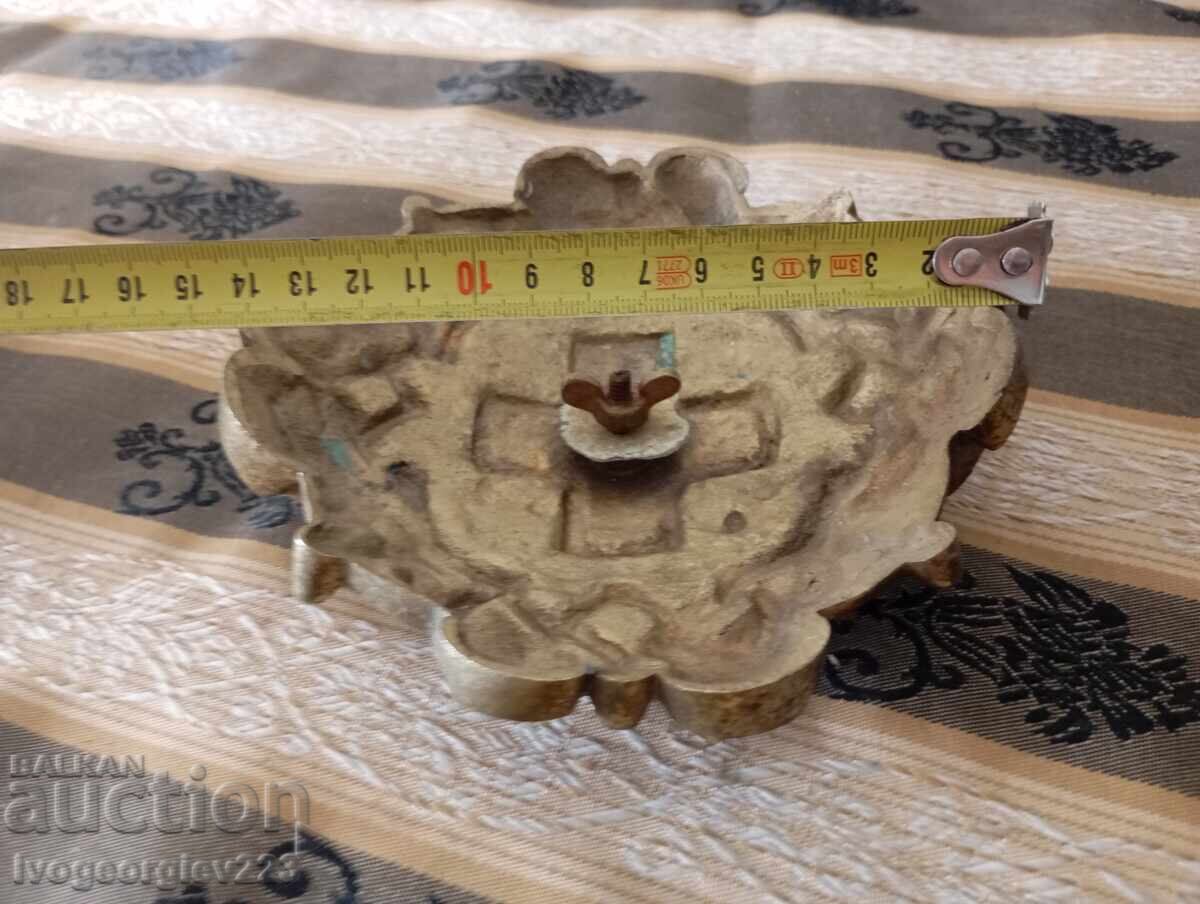 Delivery of Three bronze appliqués, fittings