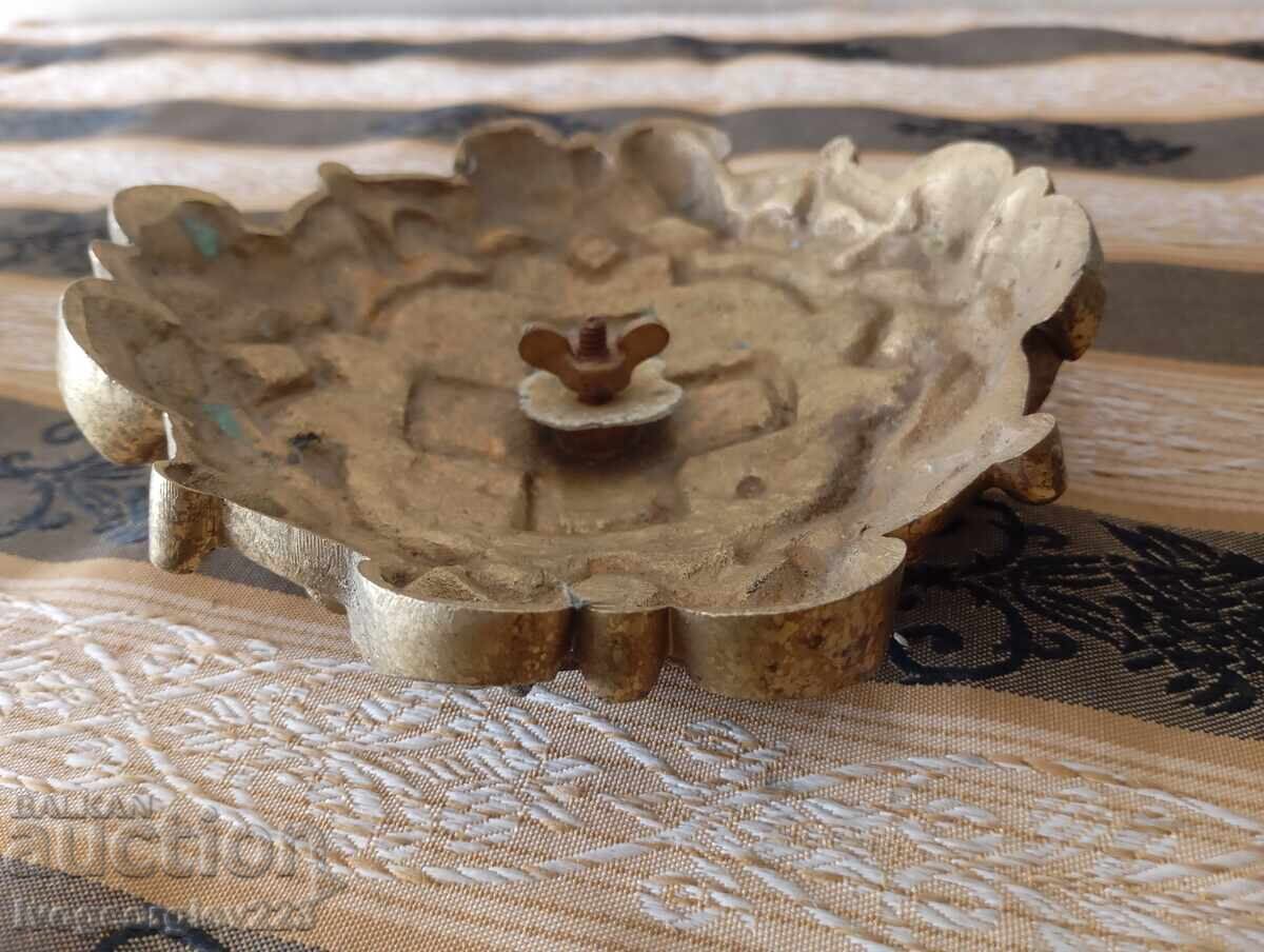 Three bronze appliqués, fittings - 5