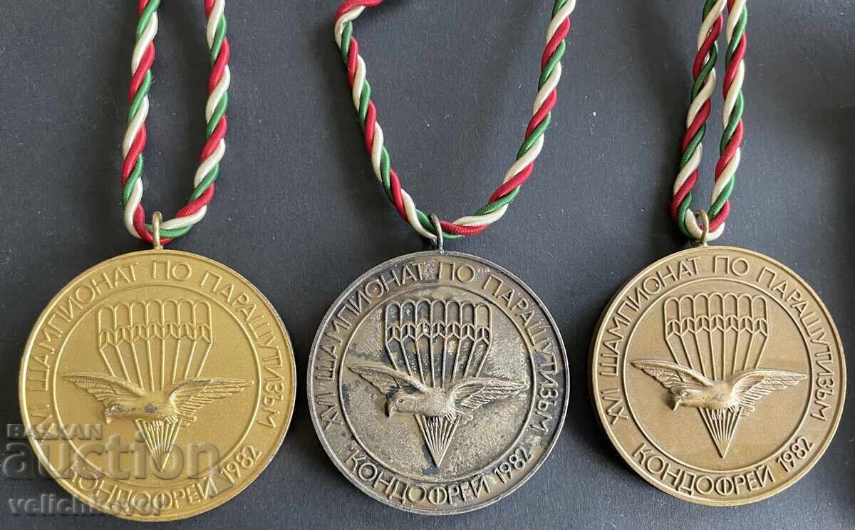 41402 Bulgaria 3 medals and a plaque Parachuting Championship SKDA with price 200.00 BGN | € 102.26