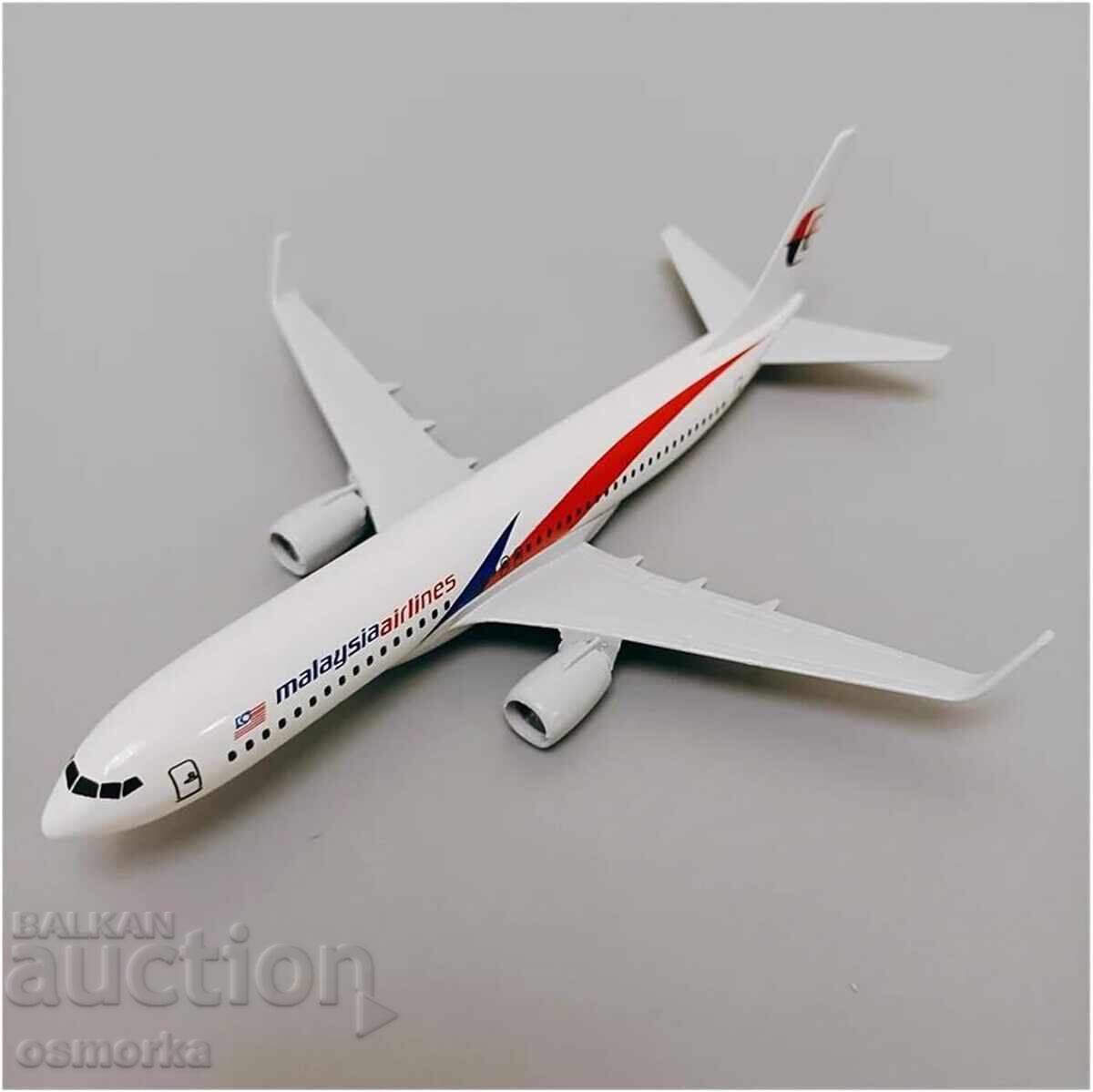 Boeing 737 самолет модел макет Malaysia Airlines пътникопото - 7
