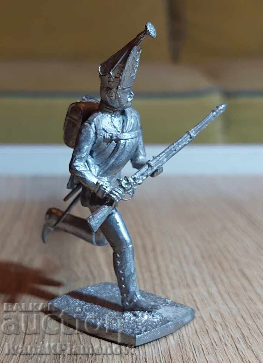 A lead figurine for collectors - 6