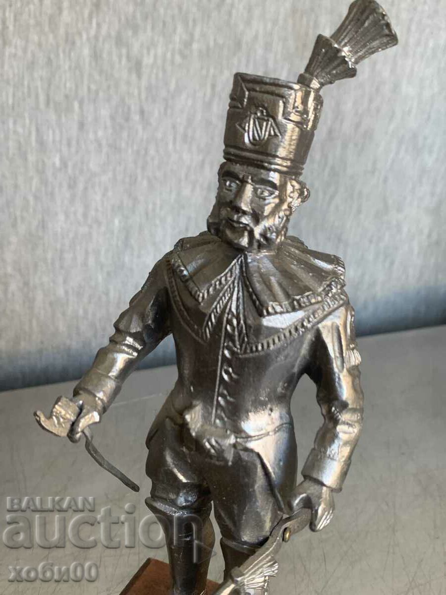 Delivery of figurine figure Delivery of figurine figure