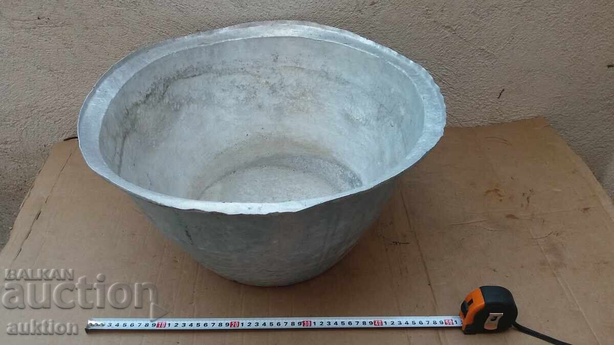 Delivery of LARGE ALUMINUM FLOWERPOT, TUB, TROUGH