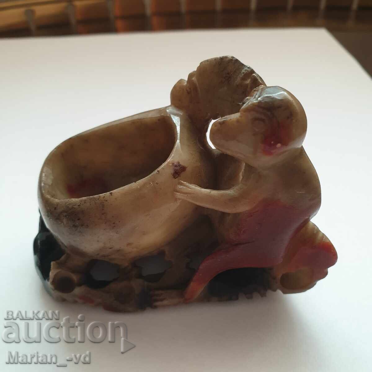 Figurina veche din piatră de săpun Figurina veche din piatră de săpun