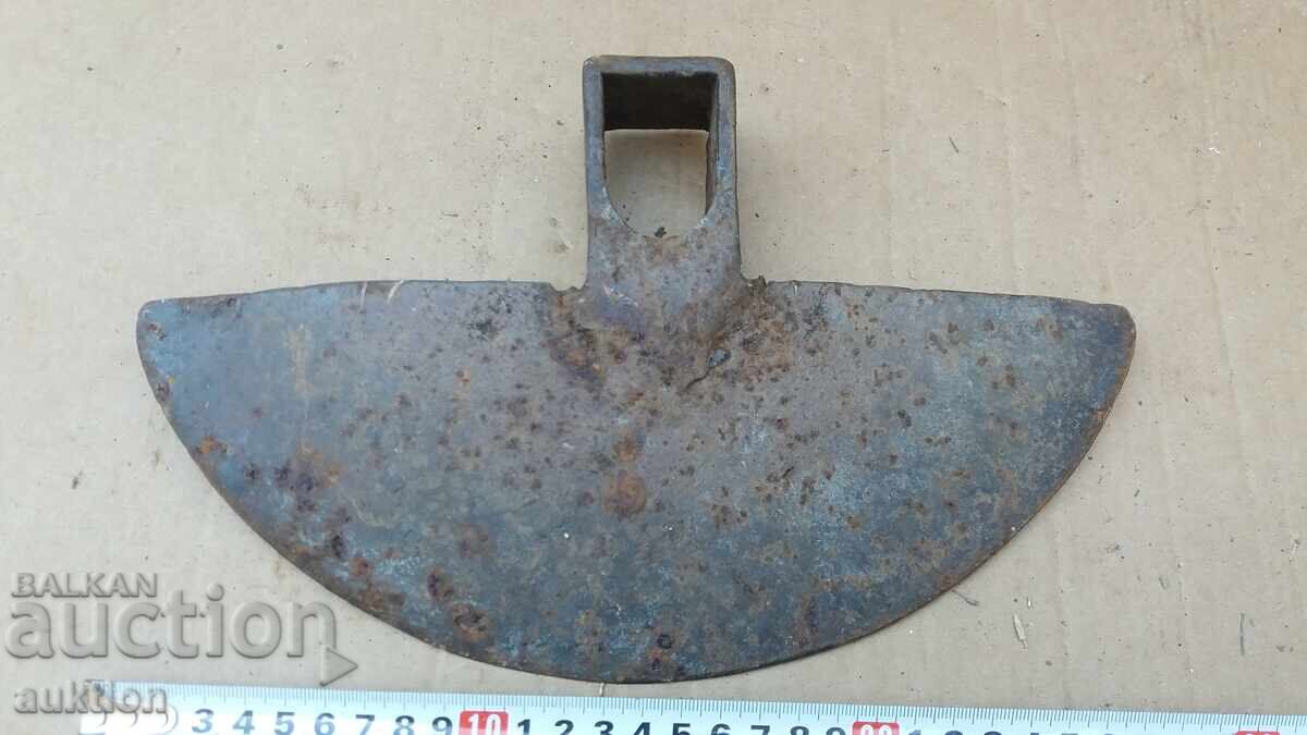 OLD HEAVY HOE - DIGGER