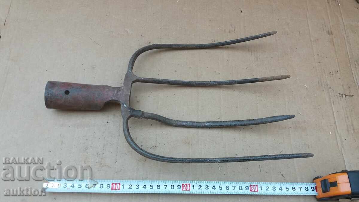 СТАРА ВИЛА С МАРКИРОВКА с цена 4.99 лв. | € 2.55