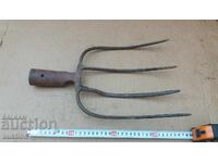 VILĂ VECHE CU MARCAJ