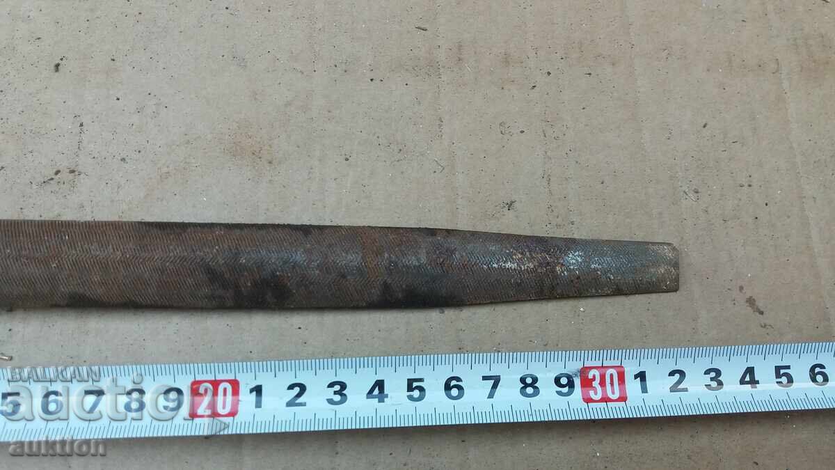 FERĂSTRĂU VECHI cu preț 2.99 BGN | € 1.53