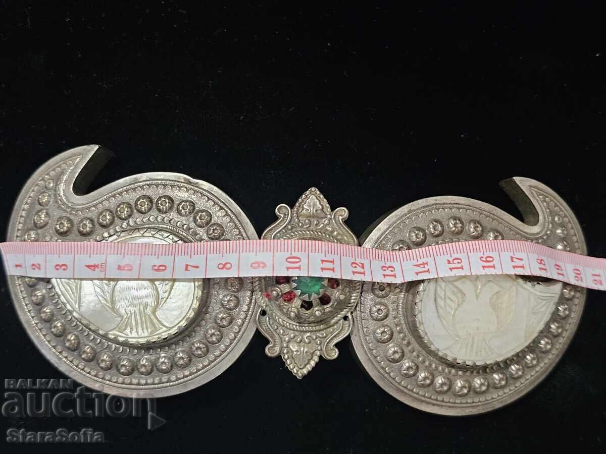 Paftale argintate din perioada Renașterii cu sidef cu preț 1100.00 BGN | € 562.42