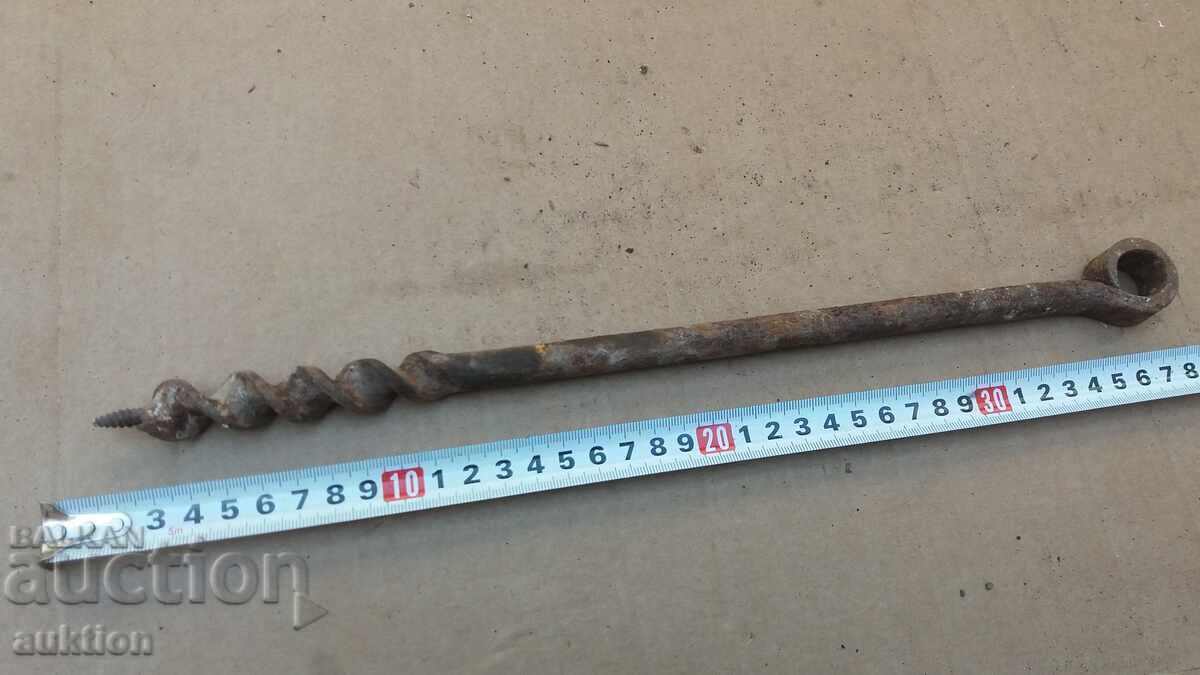 ΣΤΑΡ ΣΒΡΕΔΕΛ, ΕΡΓΑΛΕΙΟ