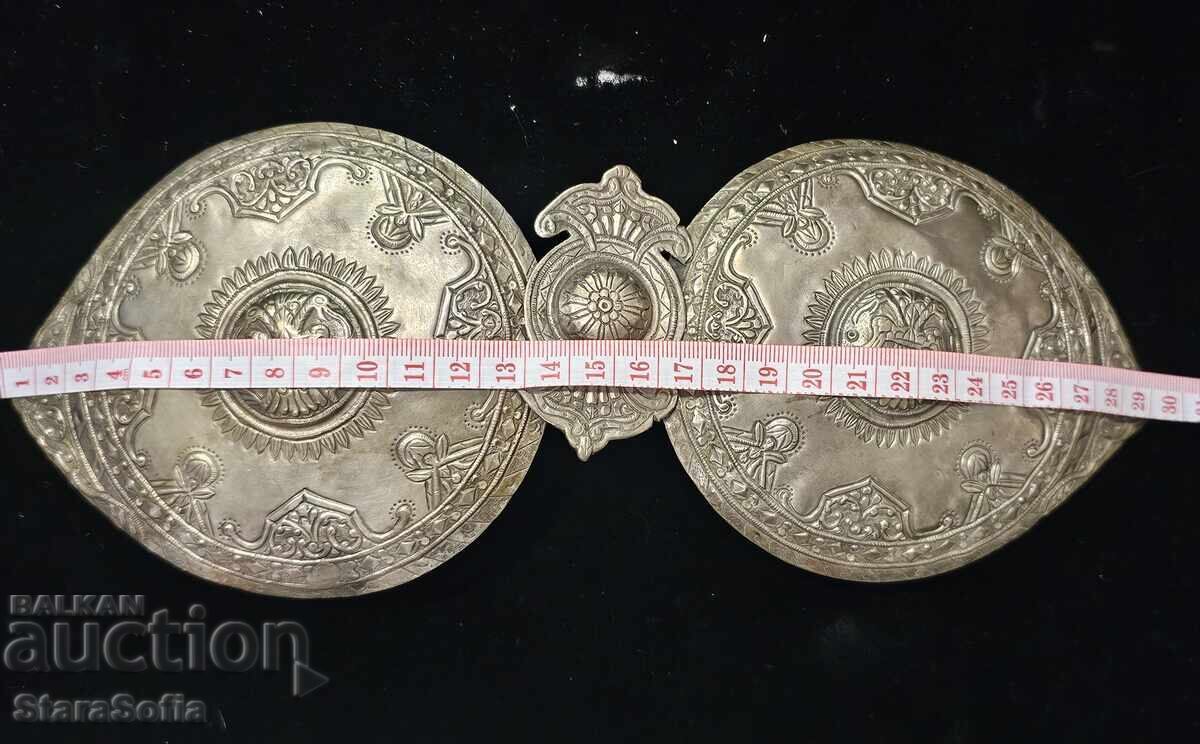 Mari paftale autentice din argint cu preț 1100.00 BGN | € 562.42