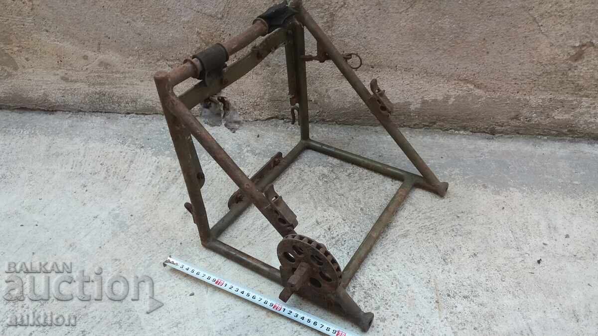 Βάση καρουλιού με καλώδιο για τηλεφωνικό πεδίο WW2 WWII κατιούσα με τιμή 49.99 BGN | € 25.56 Βάση καρουλιού με καλώδιο για τηλεφωνικό πεδίο WW2 WWII κατιούσα με τιμή 49.99 BGN | € 25.56