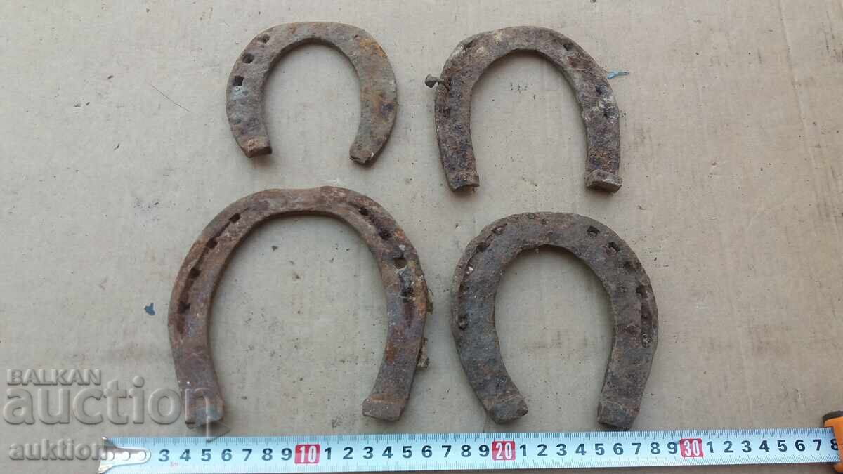Delivery of LOT OF 4 FORGED HORSESHOES Delivery of LOT OF 4 FORGED HORSESHOES
