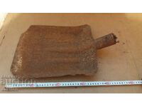 LOPATĂ VECHE, URIAȘĂ, DIN FIER FORJAT