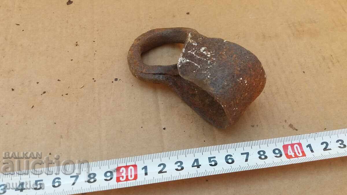 Доставка на СТАРА КОВАНА ЗАКЛЮЧАЛКА