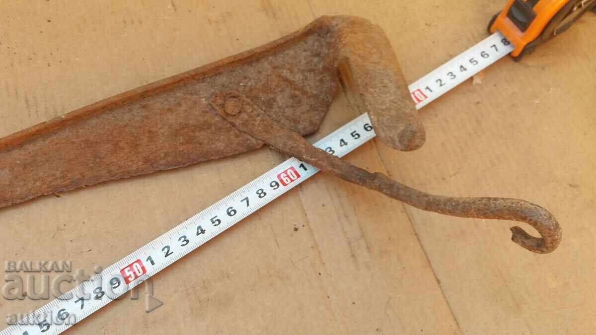 Delivery of OLD MASSIVE HAIR WITH MARKINGS