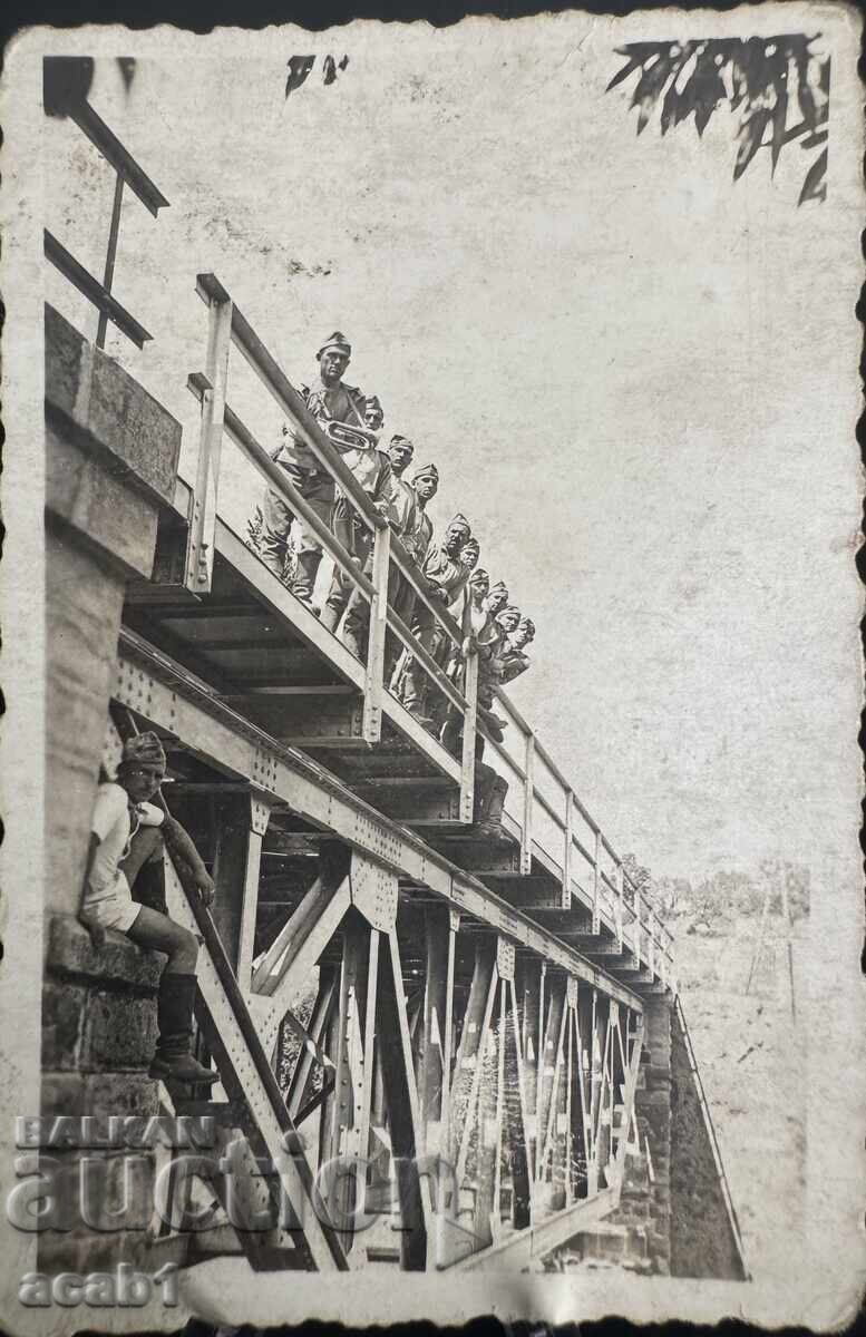 Soldiers on Iron Bridge Soldiers on Iron Bridge