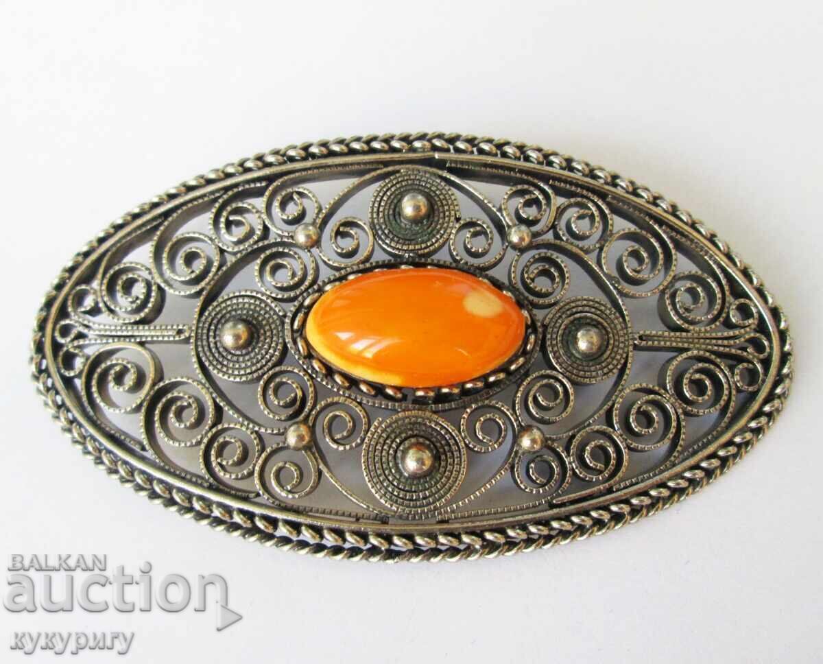 Μεγάλη παλιά σοσιαλιστική γυναικεία καρφίτσα φιλιγκράν και φυσικό κεχριμπάρι