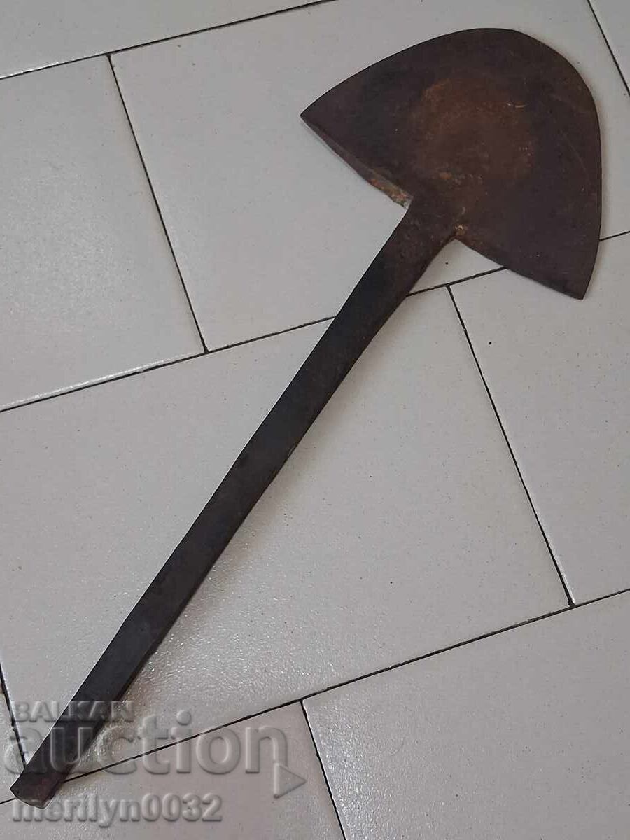 Plug forjat manual dintr-un plug vechi, fier forjat cu preț 46.00 BGN | € 23.52