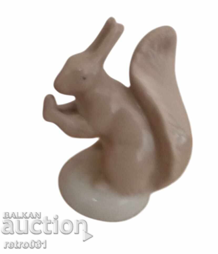 Аукцион Стара порцеланова фигурка Катерица с орех. Русия